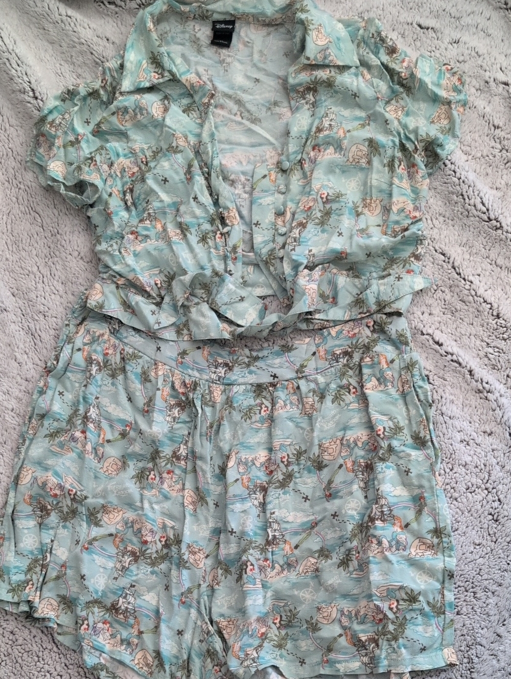 Disney Hot Topic Women’s Peter Pan Button-Down Short Set